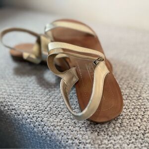 Juniper + Lime Gold Sandals Size 8